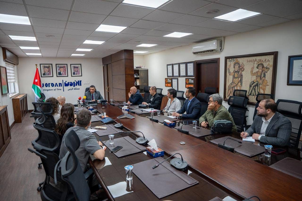 أمين عام وزارة السياحة يلتقي وفدًا صحفيًا إسبانيًا للترويج السياحي للمملكة