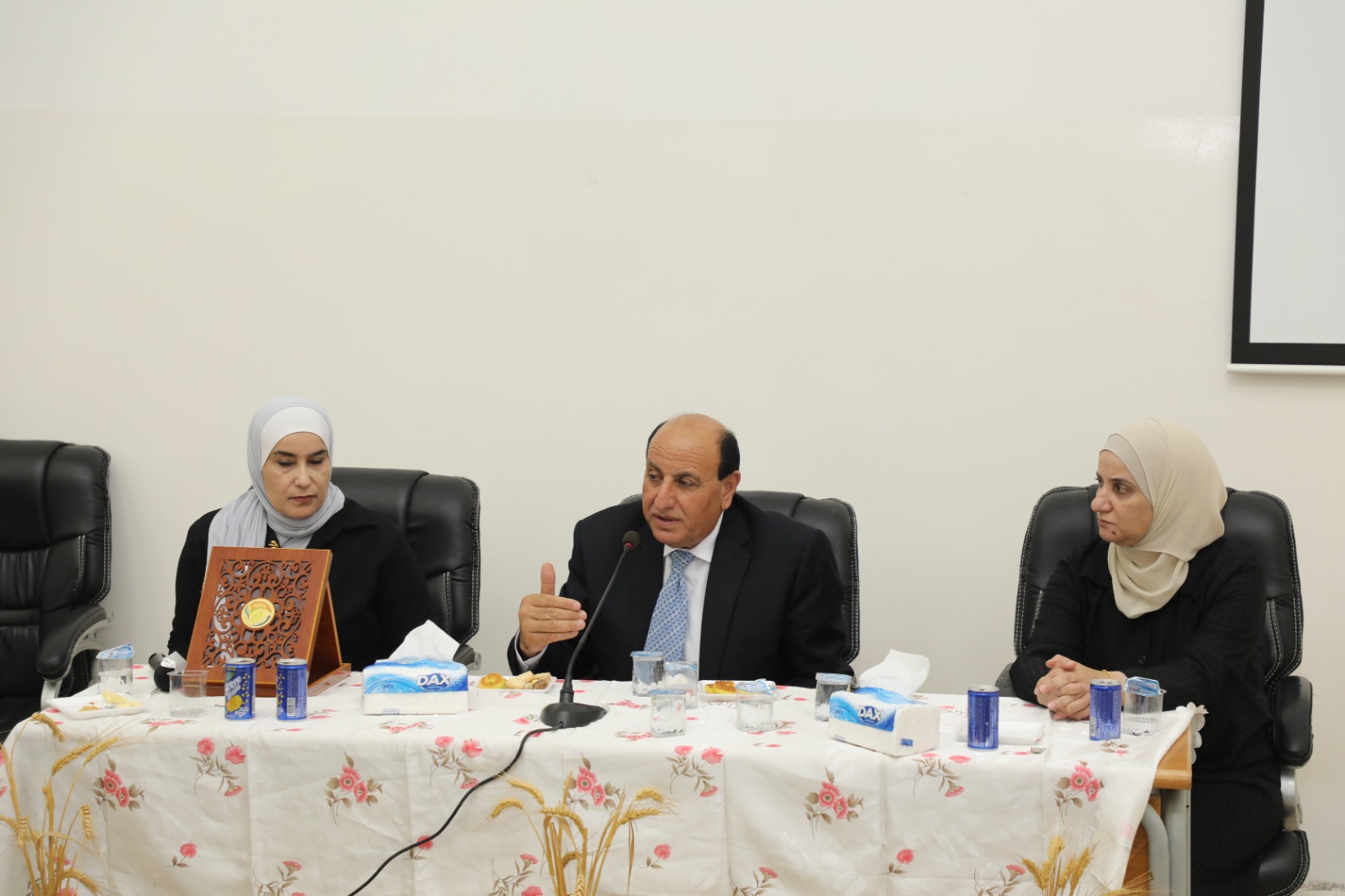 الرواشدة يفتتح ورشة عمل لمزارعي الحبوب في الكرك