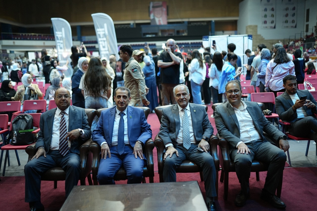 بالصور ... كرنفال احتفالي بهيج في عمان الأهلية بعيد الاستقلال