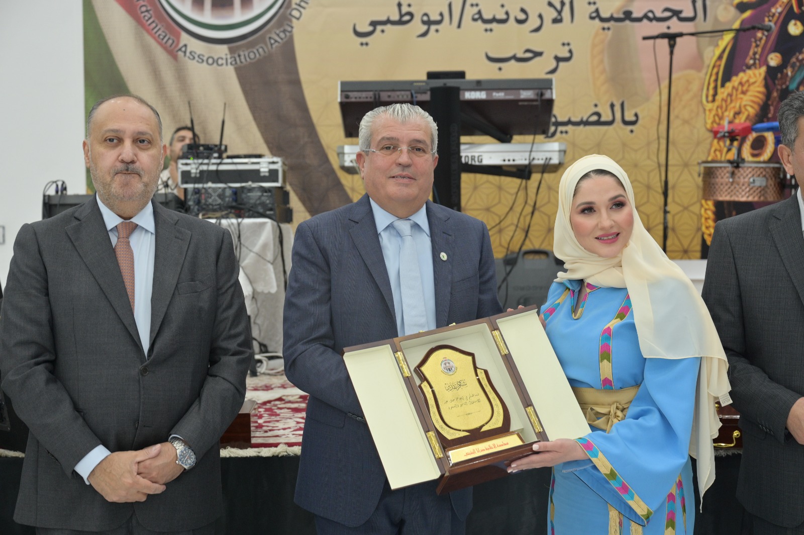الجالية الأردنية في أبوظبي تحتفل بعيد الاستقلال الـ79 بحفل مهيب برعاية السفير نصار الحباشنة