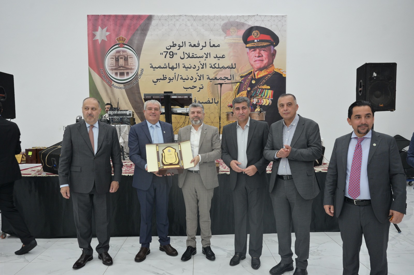 الجالية الأردنية في أبوظبي تحتفل بعيد الاستقلال الـ79 بحفل مهيب برعاية السفير نصار الحباشنة