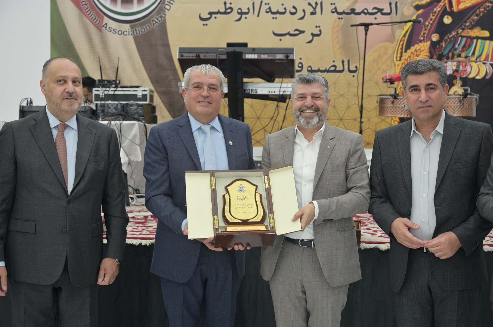 الجالية الأردنية في أبوظبي تحتفل بعيد الاستقلال الـ79 بحفل مهيب برعاية السفير نصار الحباشنة