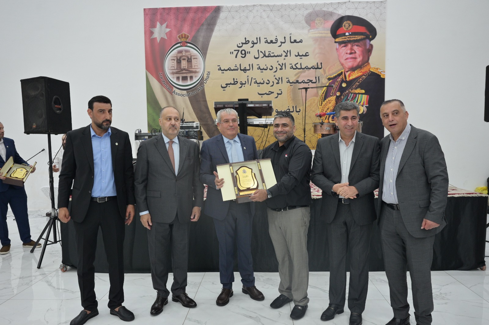 الجالية الأردنية في أبوظبي تحتفل بعيد الاستقلال الـ79 بحفل مهيب برعاية السفير نصار الحباشنة