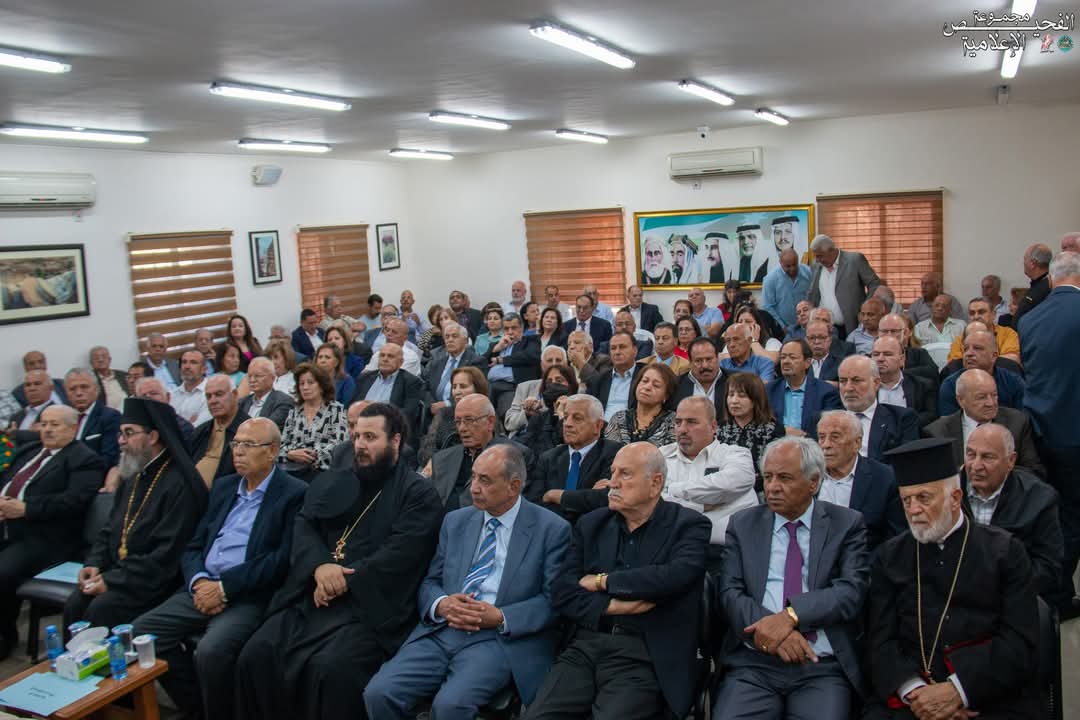 عطالله يرعى إشهار كتاب  الفحيص قبل عام ١٩٥٠ في منتدى الفحيص الثقافي. 