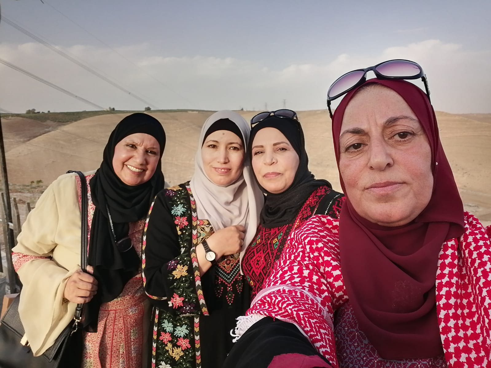 أصايل مادبا.. احتفال نسائي مختلف بعيد الاستقلال في أحضان سد الوالة