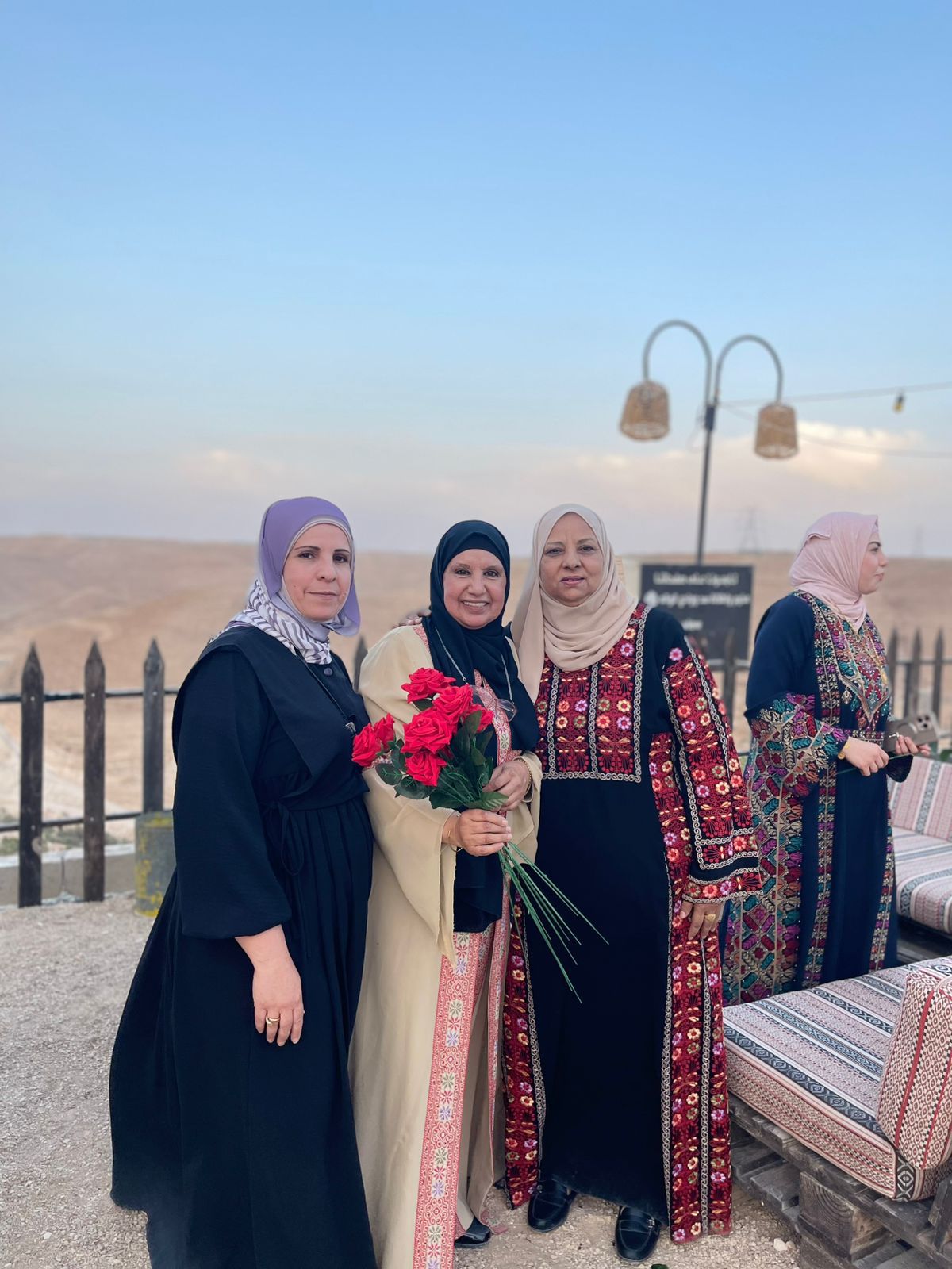 أصايل مادبا.. احتفال نسائي مختلف بعيد الاستقلال في أحضان سد الوالة