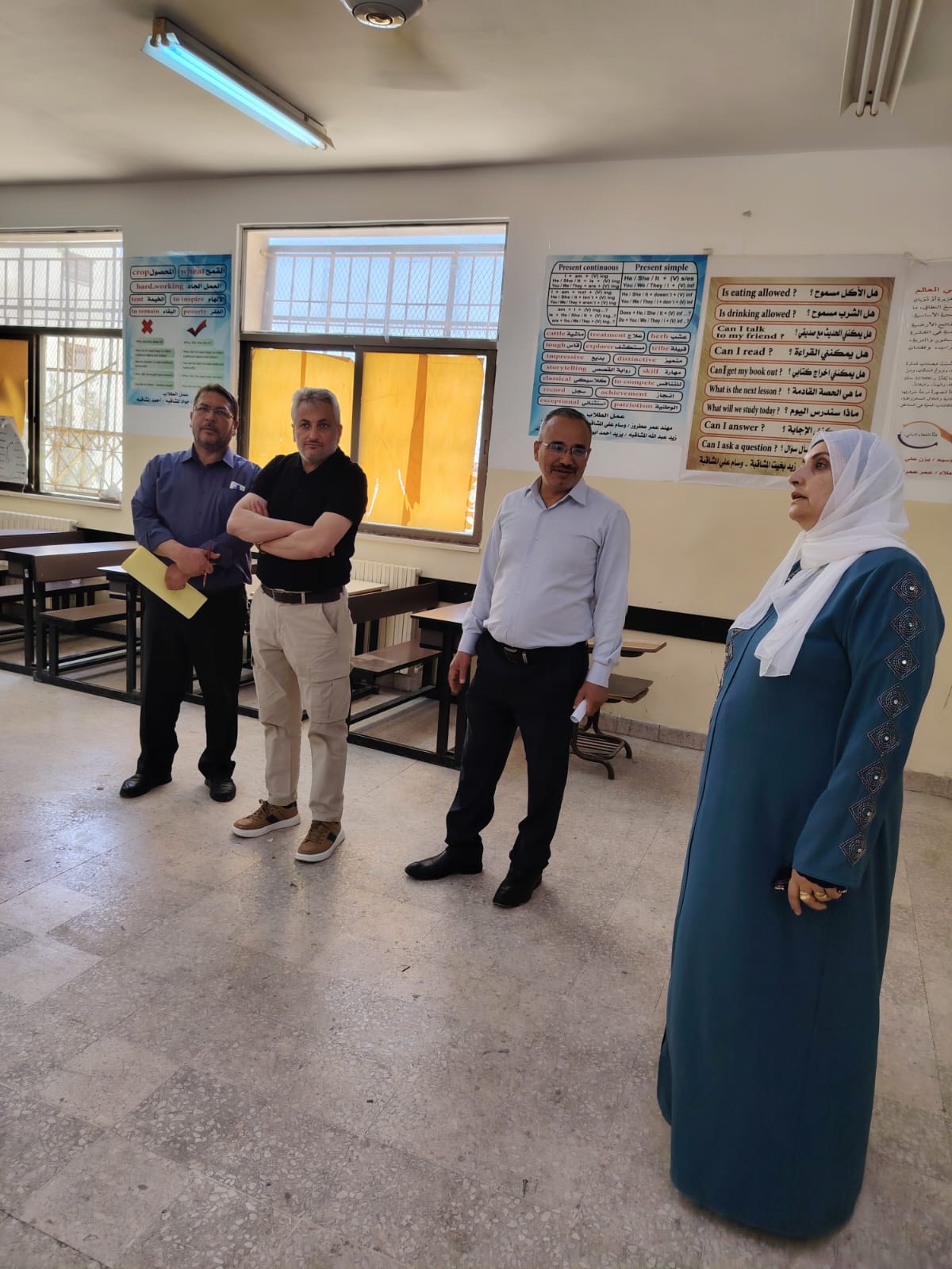 المومني في جولة تفقدية لقاعات الثانوية العامة للعام الدراسي 20242025 في عدد من مدارس المديرية