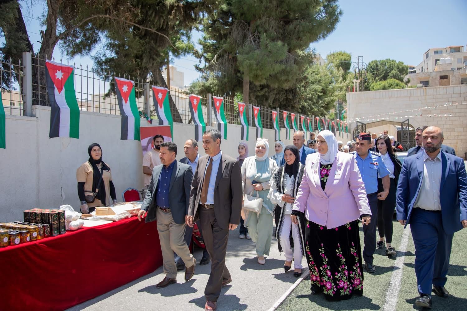 المدارس العمرية تحتفل بعيد الاستقلال برعاية عطوفة متصرف لواء الجامعة رامي البدر