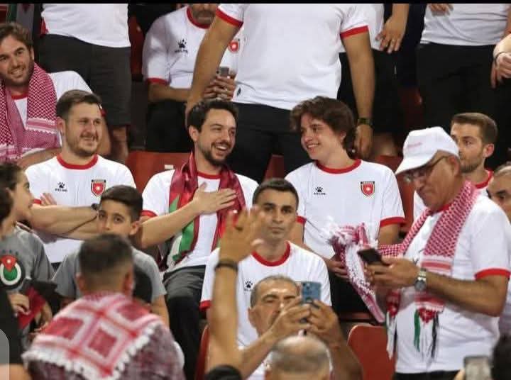 رئيس جامعة الحسين بن طلال يوجه بتسمية الفوج السادس والعشرين من الخريجين باسم فوج النشامى تكريمًا لمنتخبنا الوطني المتأهل إلى كأس العالم.