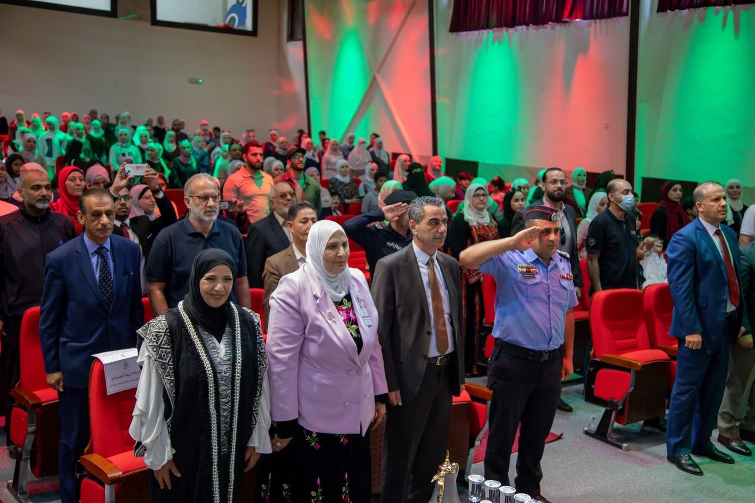 المدارس العمرية تحتفل بعيد الاستقلال برعاية عطوفة متصرف لواء الجامعة رامي البدر