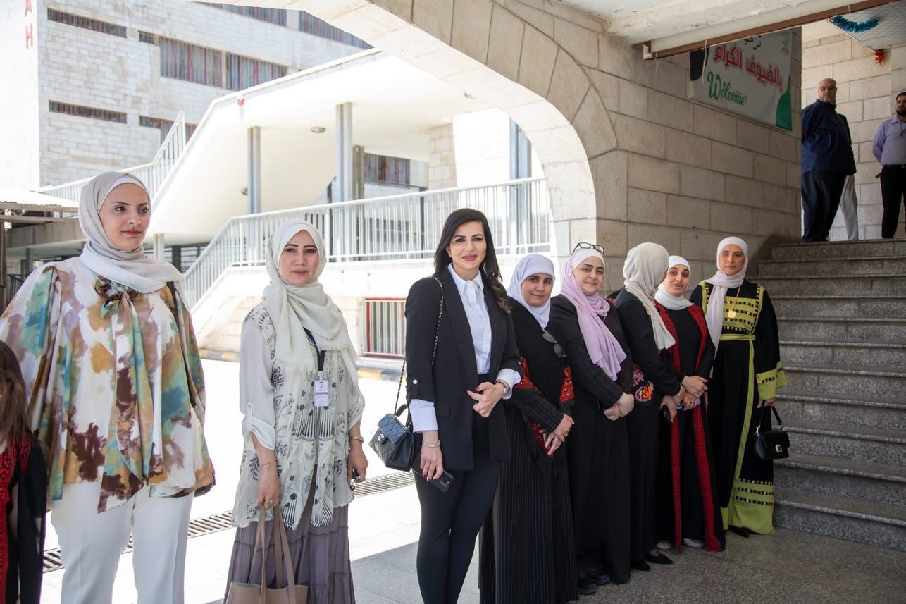 المدارس العمرية تحتفل بعيد الاستقلال برعاية عطوفة متصرف لواء الجامعة رامي البدر