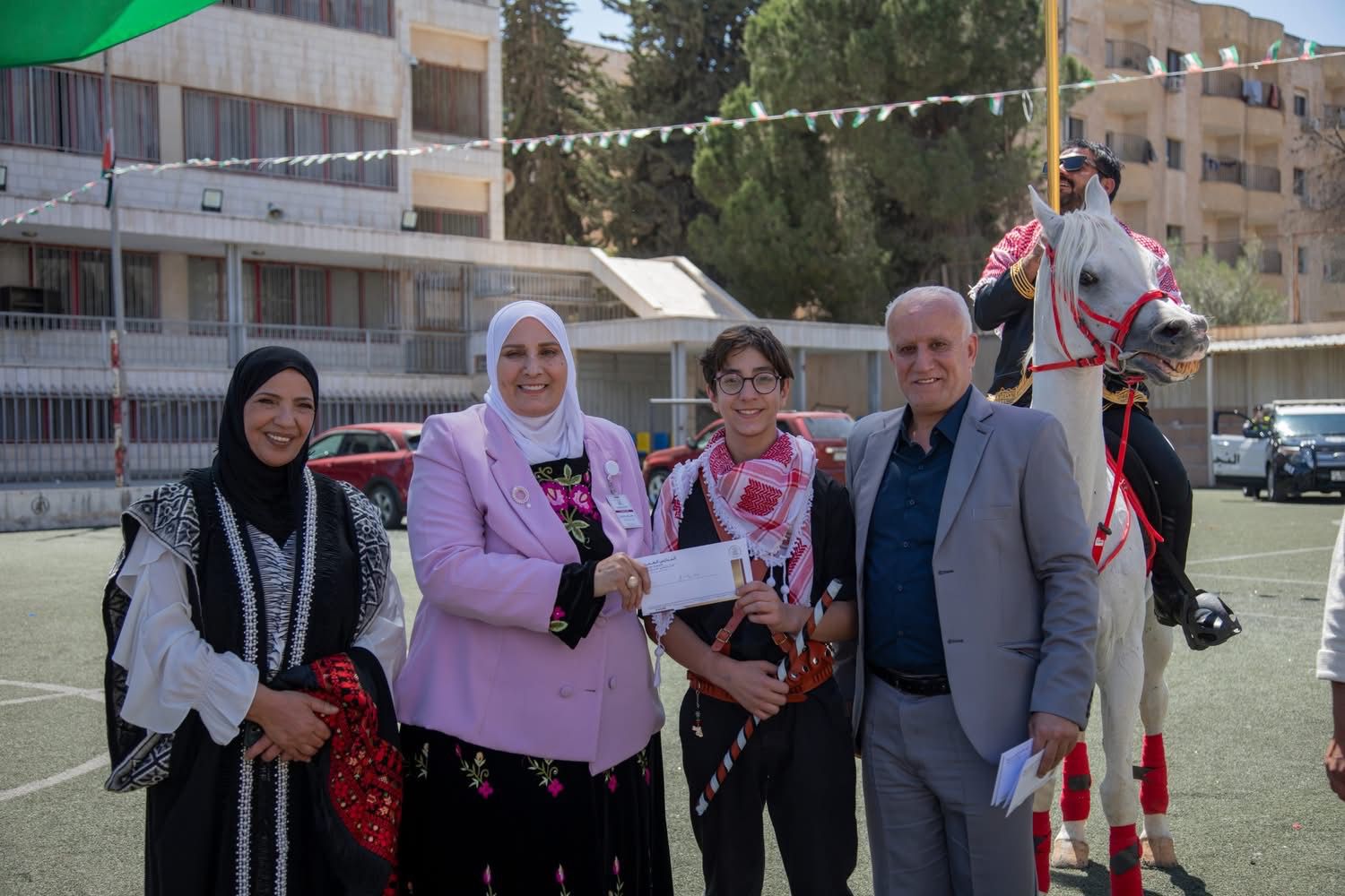 المدارس العمرية تحتفل بعيد الاستقلال برعاية عطوفة متصرف لواء الجامعة رامي البدر