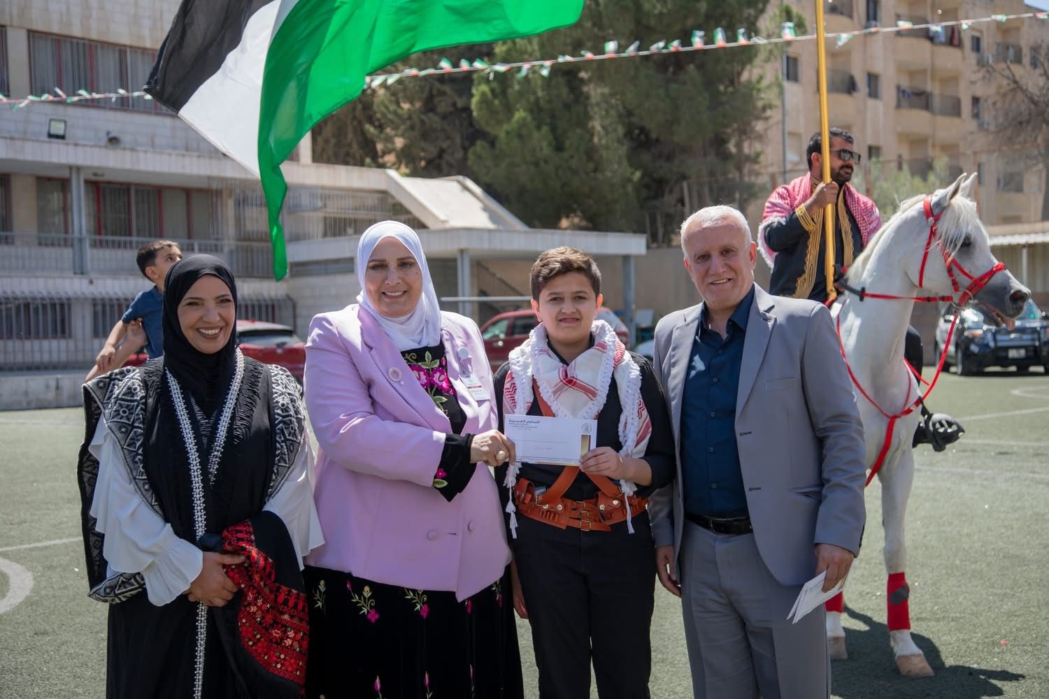 المدارس العمرية تحتفل بعيد الاستقلال برعاية عطوفة متصرف لواء الجامعة رامي البدر
