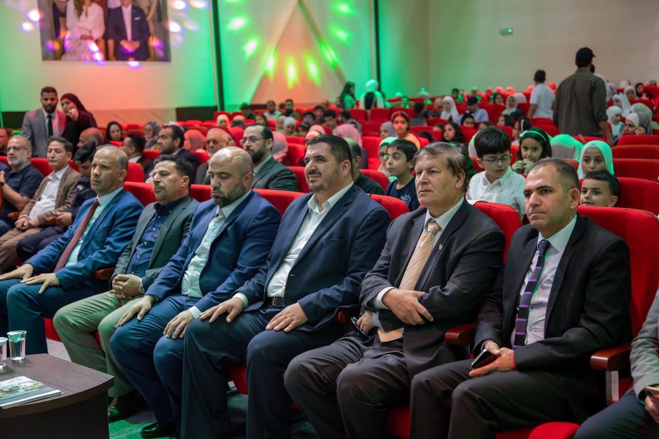 المدارس العمرية تحتفل بعيد الاستقلال برعاية عطوفة متصرف لواء الجامعة رامي البدر