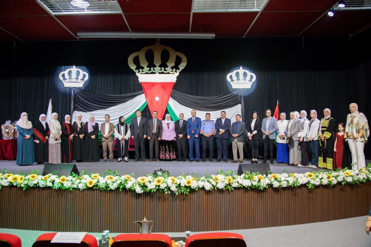 المدارس العمرية تحتفل بعيد الاستقلال برعاية عطوفة متصرف لواء الجامعة رامي البدر