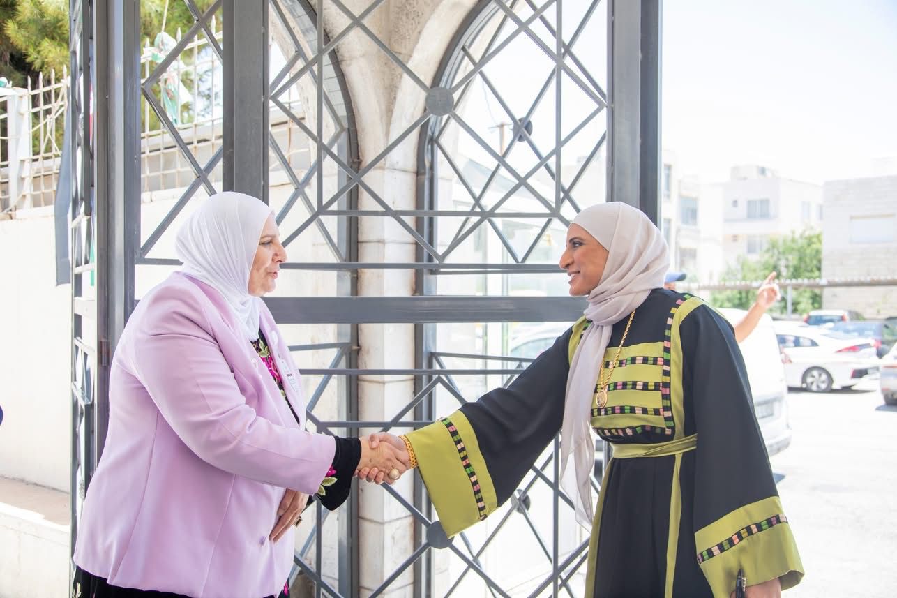 المدارس العمرية تحتفل بعيد الاستقلال برعاية عطوفة متصرف لواء الجامعة رامي البدر