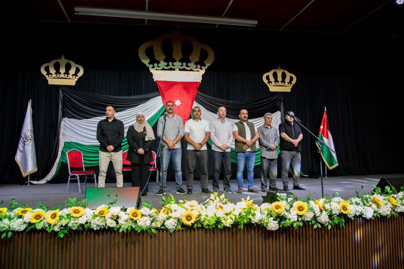 المدارس العمرية تحتفل بعيد الاستقلال برعاية عطوفة متصرف لواء الجامعة رامي البدر