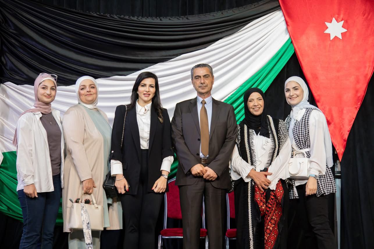 المدارس العمرية تحتفل بعيد الاستقلال برعاية عطوفة متصرف لواء الجامعة رامي البدر