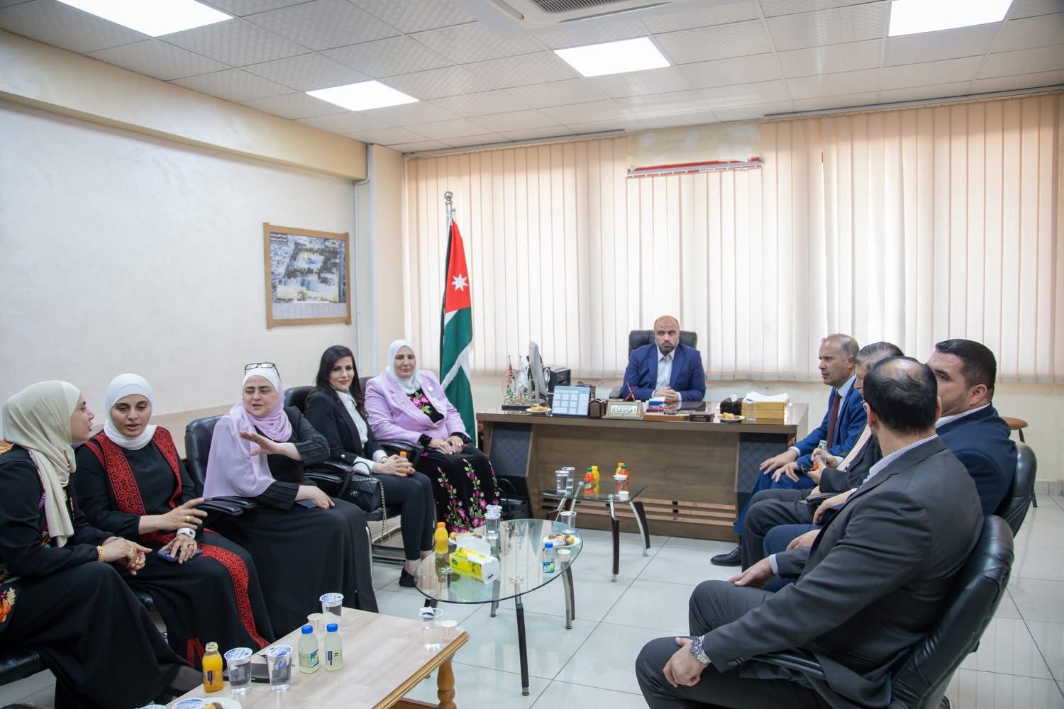 المدارس العمرية تحتفل بعيد الاستقلال برعاية عطوفة متصرف لواء الجامعة رامي البدر