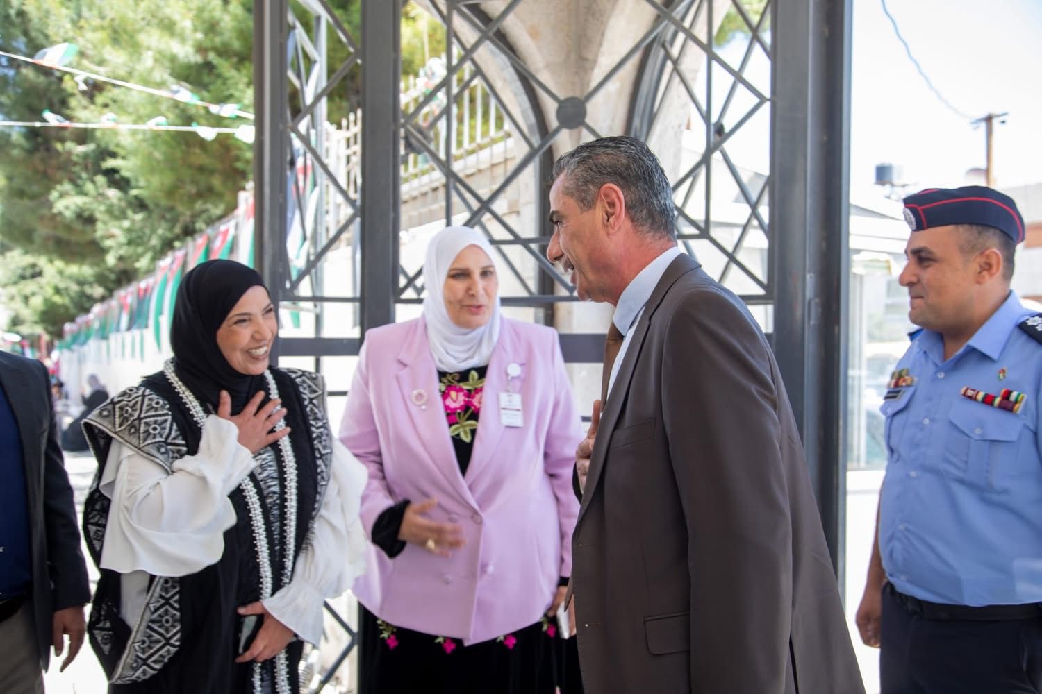 المدارس العمرية تحتفل بعيد الاستقلال برعاية عطوفة متصرف لواء الجامعة رامي البدر