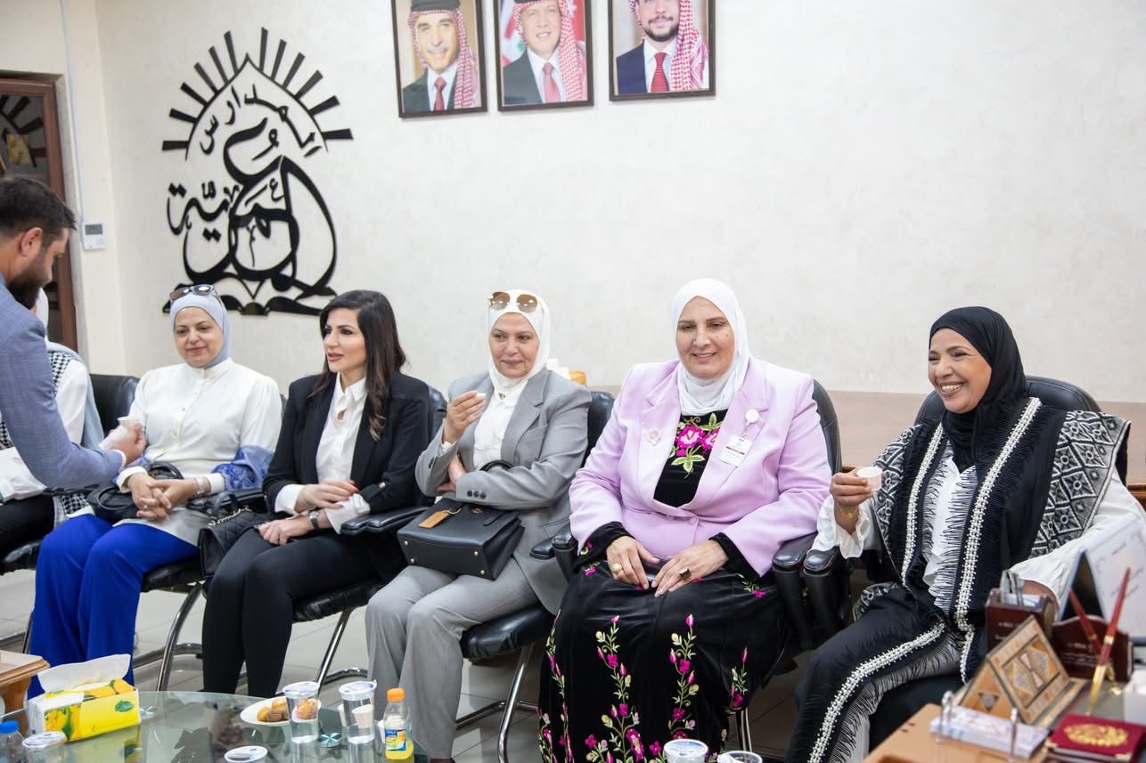 المدارس العمرية تحتفل بعيد الاستقلال برعاية عطوفة متصرف لواء الجامعة رامي البدر