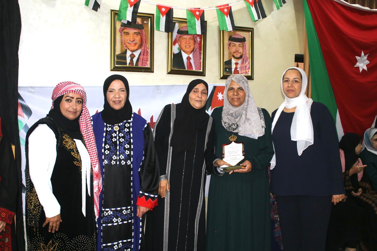 نشميات ماعين يحتفلن بعيد الاستقلال والأعياد الوطنية برعاية أهالي الشهداء