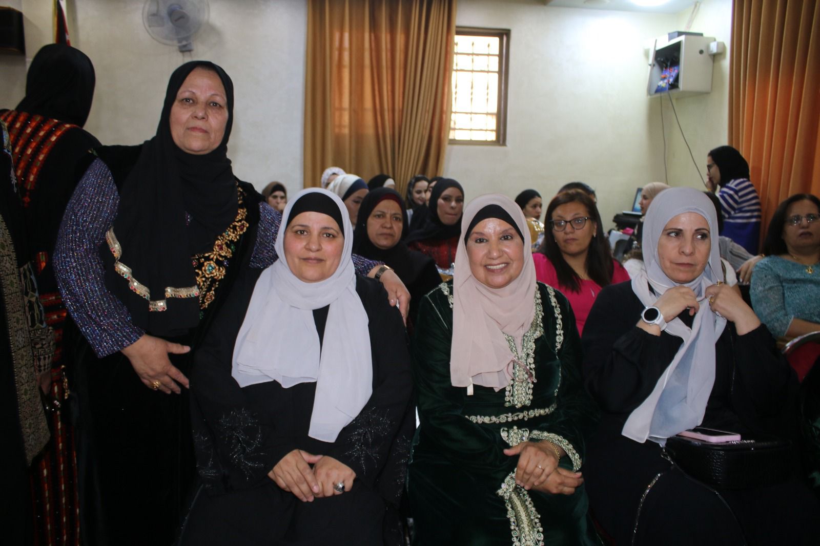 نشميات ماعين يحتفلن بعيد الاستقلال والأعياد الوطنية برعاية أهالي الشهداء