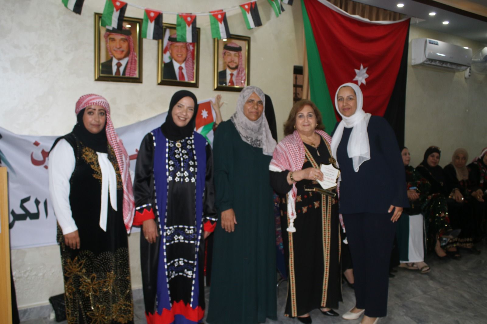 نشميات ماعين يحتفلن بعيد الاستقلال والأعياد الوطنية برعاية أهالي الشهداء