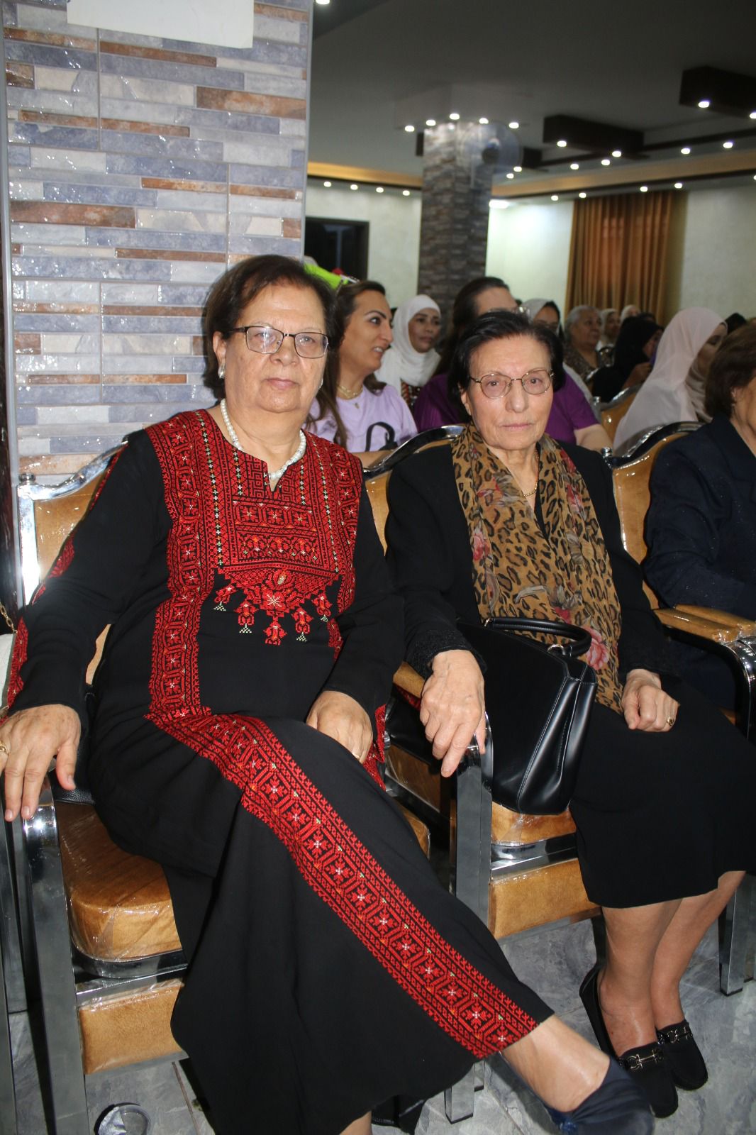 نشميات ماعين يحتفلن بعيد الاستقلال والأعياد الوطنية برعاية أهالي الشهداء