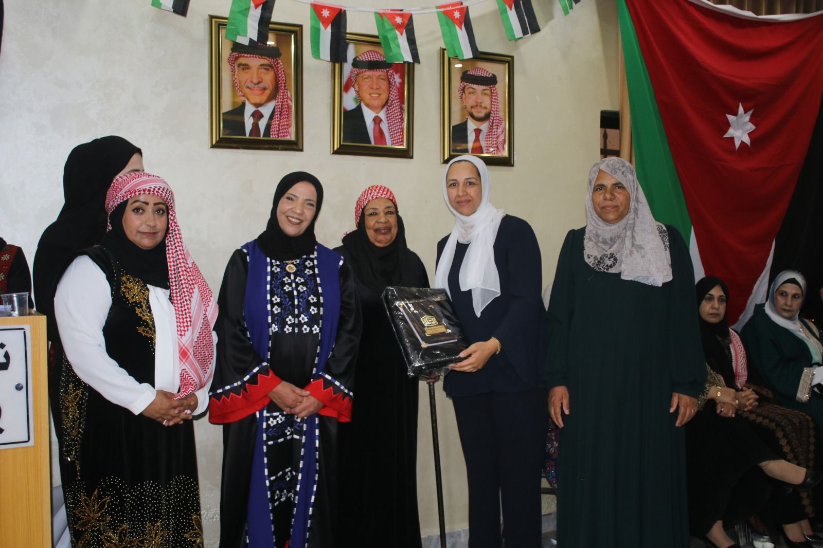 نشميات ماعين يحتفلن بعيد الاستقلال والأعياد الوطنية برعاية أهالي الشهداء