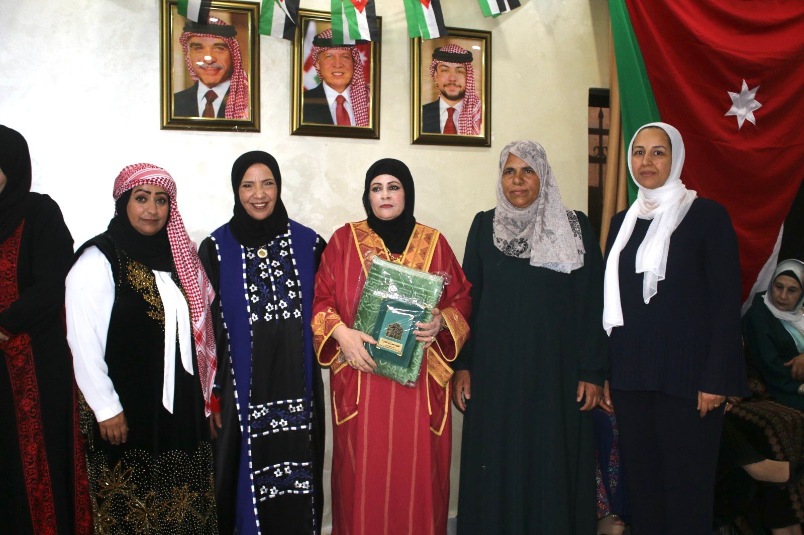 نشميات ماعين يحتفلن بعيد الاستقلال والأعياد الوطنية برعاية أهالي الشهداء