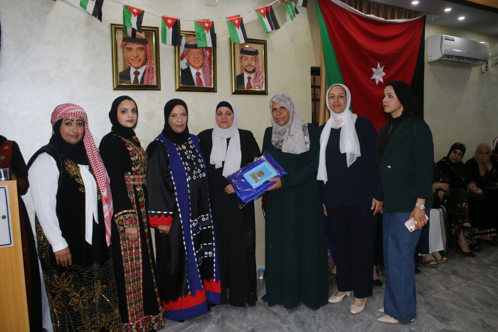 نشميات ماعين يحتفلن بعيد الاستقلال والأعياد الوطنية برعاية أهالي الشهداء