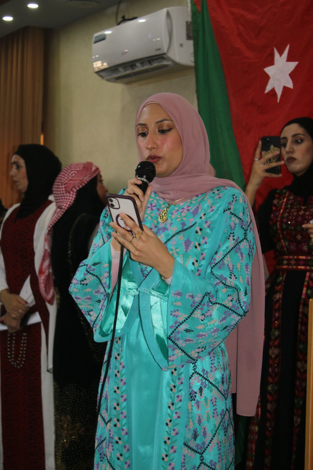 نشميات ماعين يحتفلن بعيد الاستقلال والأعياد الوطنية برعاية أهالي الشهداء