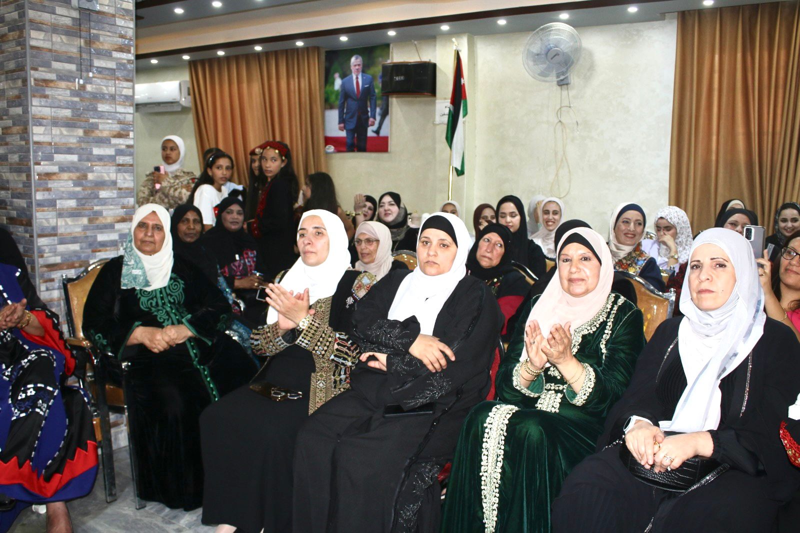 نشميات ماعين يحتفلن بعيد الاستقلال والأعياد الوطنية برعاية أهالي الشهداء