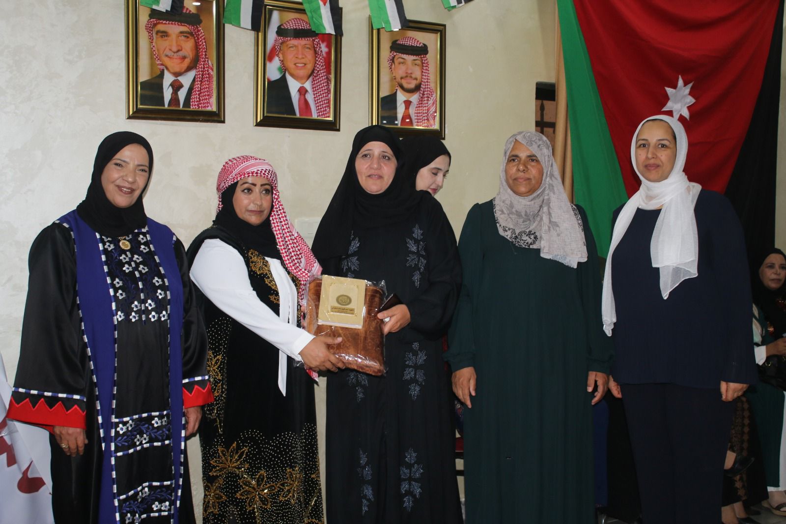 نشميات ماعين يحتفلن بعيد الاستقلال والأعياد الوطنية برعاية أهالي الشهداء