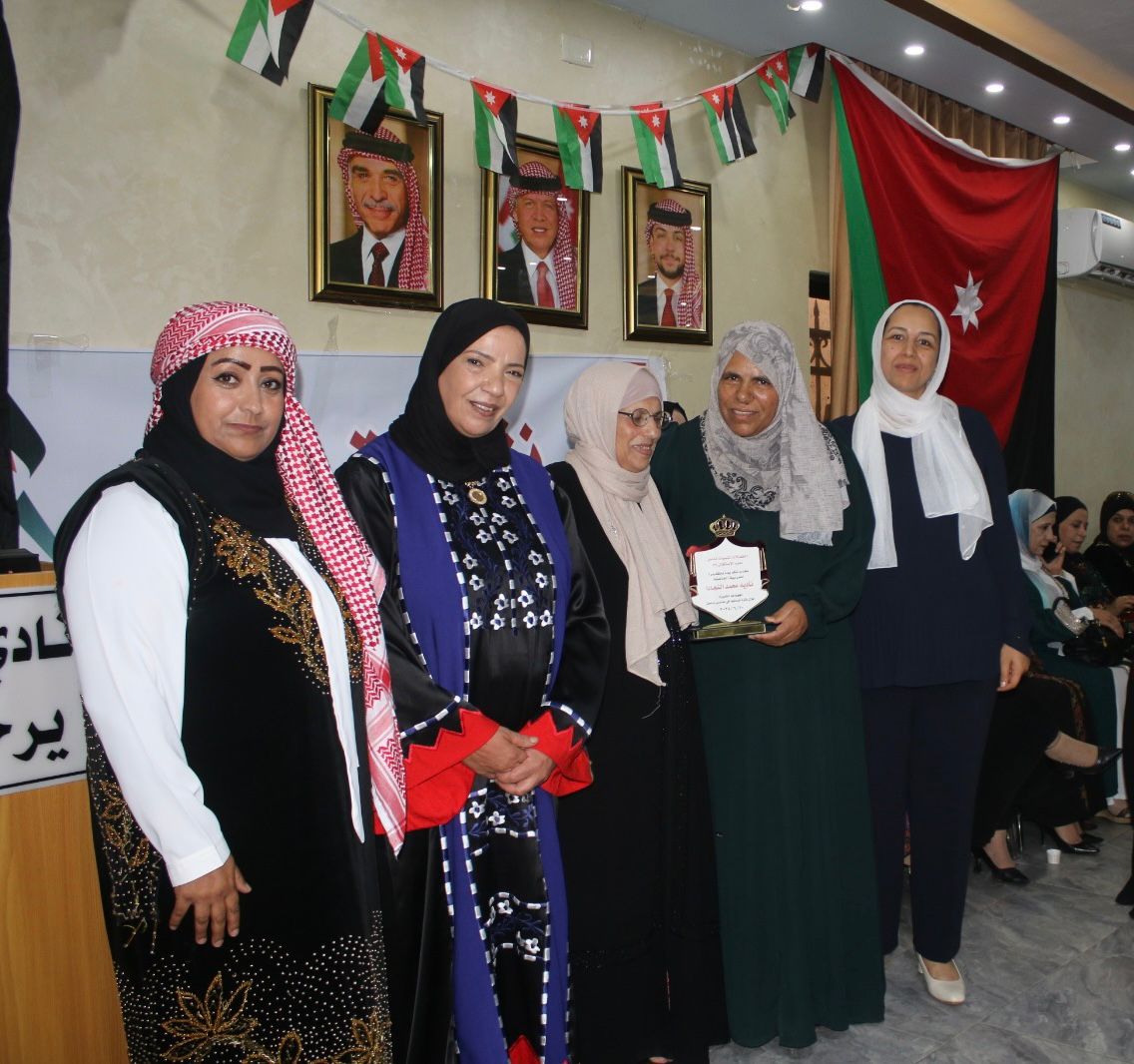 نشميات ماعين يحتفلن بعيد الاستقلال والأعياد الوطنية برعاية أهالي الشهداء