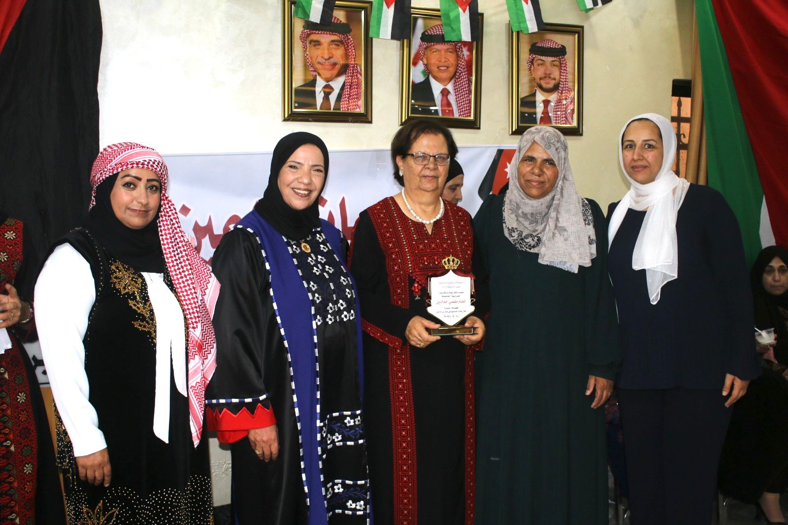نشميات ماعين يحتفلن بعيد الاستقلال والأعياد الوطنية برعاية أهالي الشهداء