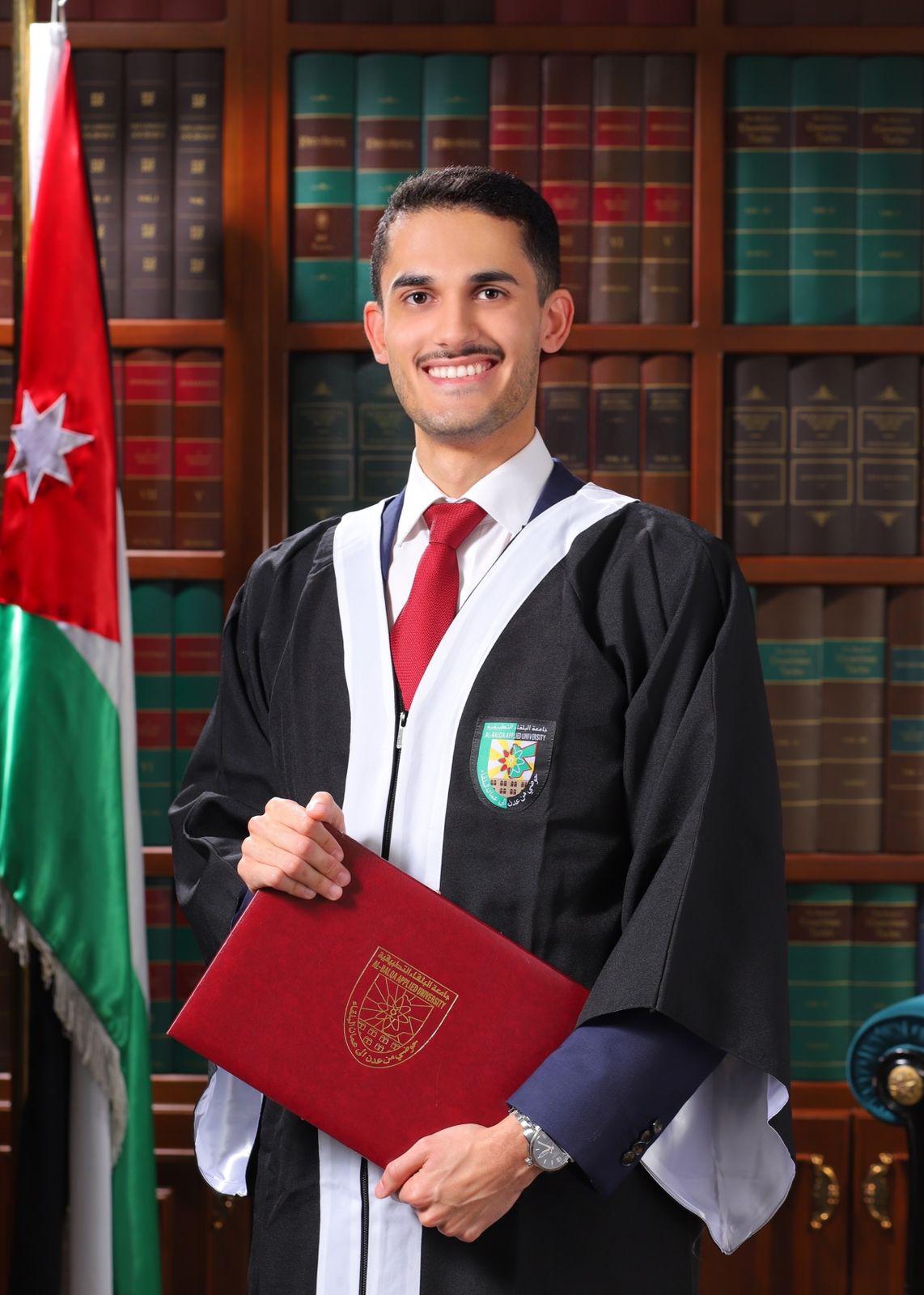 تهنئة للقاضي العميد عوض فهد الخريشا بمناسبة تخرّج نجله الدكتور محمد من جامعة البلقاء التطبيقية