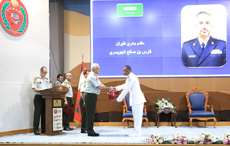 مندوباً عن الملك... الحنيطي يرعى حفل تخريج كلية القيادة والأركان الملكية الأردنية
