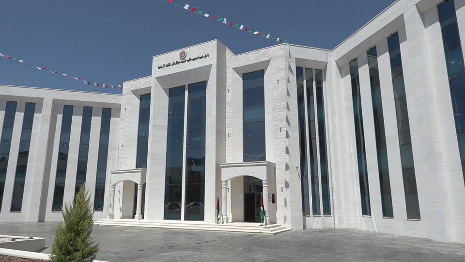 مندوباً عن الملك... الحنيطي يرعى حفل تخريج كلية القيادة والأركان الملكية الأردنية