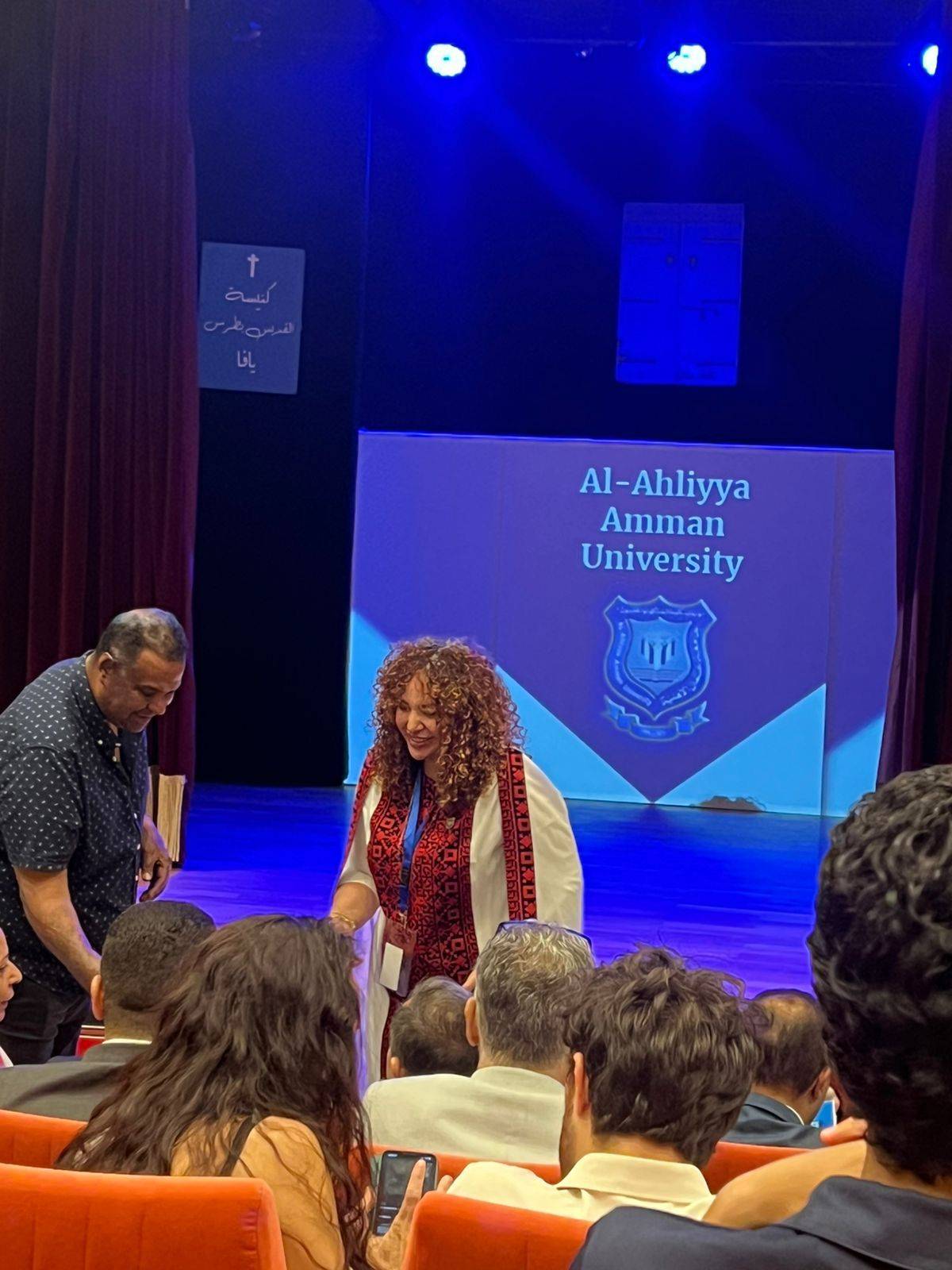 بالصور .. عمان الأهلية تحصد ثلاث جوائز بمهرجان المسرح الدولي بالإسكندرية عن عملها المسرحي يافا والباب الأزرق