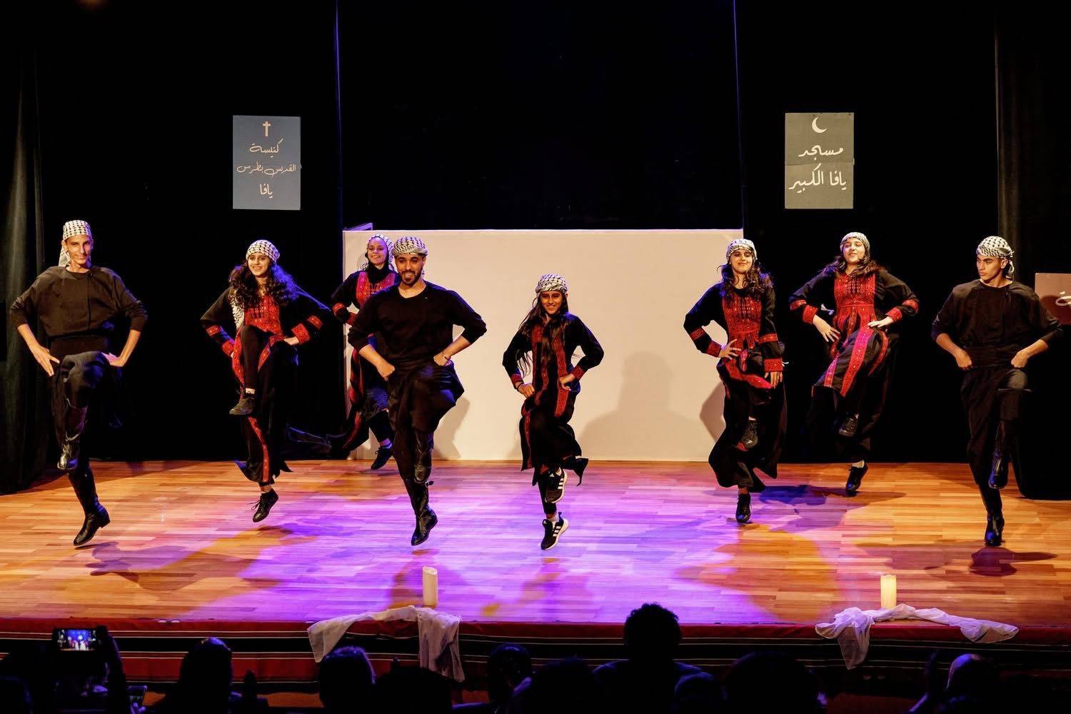 بالصور .. عمان الأهلية تحصد ثلاث جوائز بمهرجان المسرح الدولي بالإسكندرية عن عملها المسرحي يافا والباب الأزرق