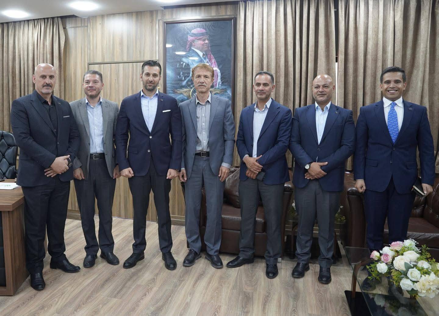 وفد من جامعة الشرق الأوسط وشركة يان يزور متصرف الجيزة ورئيس لجنة البلدية لبحث سبل التعاون