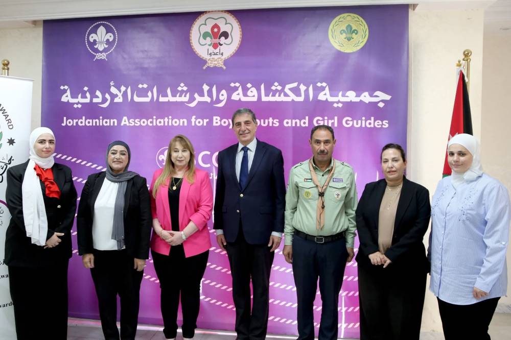 مذكرة تفاهم بين جائزة الحسن للشباب وجمعية الكشافة والمرشدات