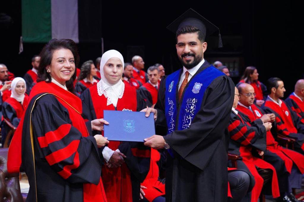 بالصور ... الأميرة آية بنت فيصل ترعى اليوم الأول لإحتفال عمان الأهلية بتخريج طلبتها للفصل الثاني من الفوج 32