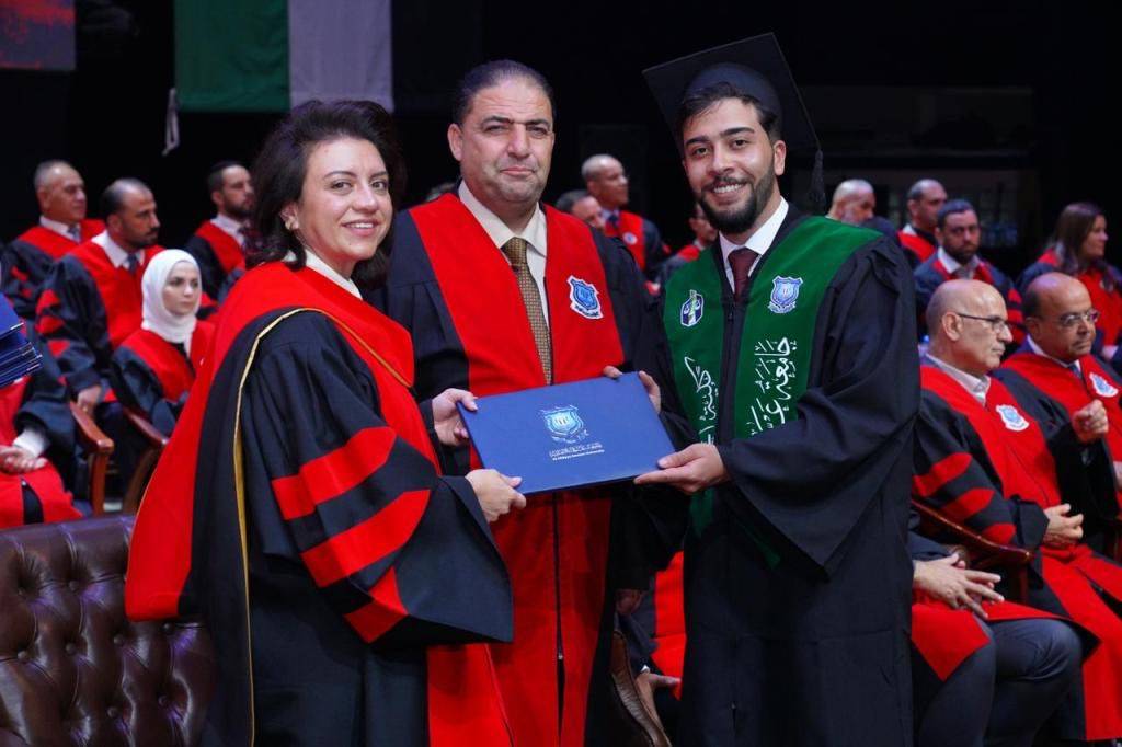 بالصور ... الأميرة آية بنت فيصل ترعى اليوم الأول لإحتفال عمان الأهلية بتخريج طلبتها للفصل الثاني من الفوج 32