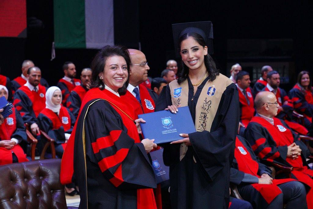 بالصور ... الأميرة آية بنت فيصل ترعى اليوم الأول لإحتفال عمان الأهلية بتخريج طلبتها للفصل الثاني من الفوج 32