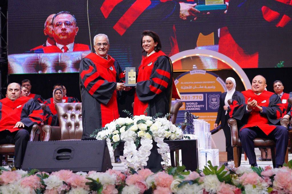 بالصور ... الأميرة آية بنت فيصل ترعى اليوم الأول لإحتفال عمان الأهلية بتخريج طلبتها للفصل الثاني من الفوج 32