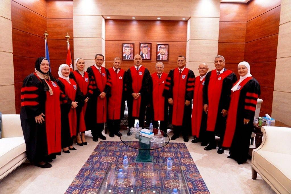 بالصور .. أ.د.حمدان يرعى احتفال عمان الاهلية لليوم الثاني بتخريج طلبة الفصل الثاني من الفوج 32