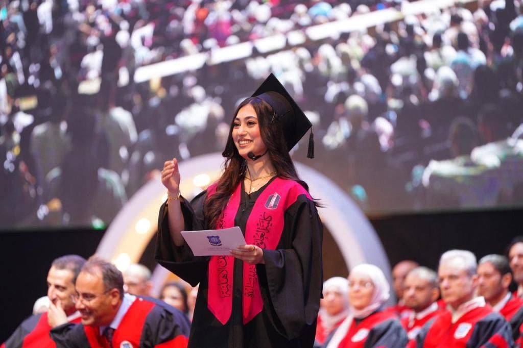 بالصور .. أ.د.حمدان يرعى احتفال عمان الاهلية لليوم الثاني بتخريج طلبة الفصل الثاني من الفوج 32